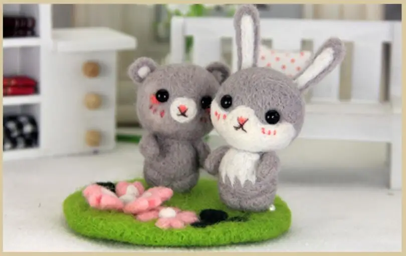 Пара кроликов медведь шерсть набор для валяния зеленые растения войлок сделай