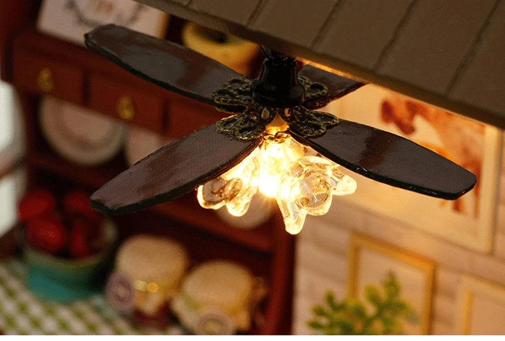 CUTEBEE mucineca для дома miniatura DIY Mujer с muebles de casa de madera de juguetes para los nivienos de vacaciones Z009