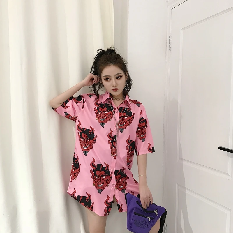 Розовый Harajuku модные короткий рукав Для женщин рубашки хип-хоп дьявол глава жуткий мультфильм печати рубашки хлопковые свободные средней длины летние рубашки - Цвет: Розовый