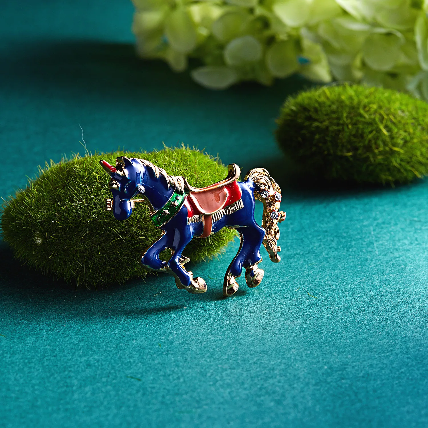 

rinhoo Blue Enamel Crystal Horse Brooch Pin Vivid Animal Brooches for Kids Women Men Coat Collar Suit Scarf Jewelry unicorn