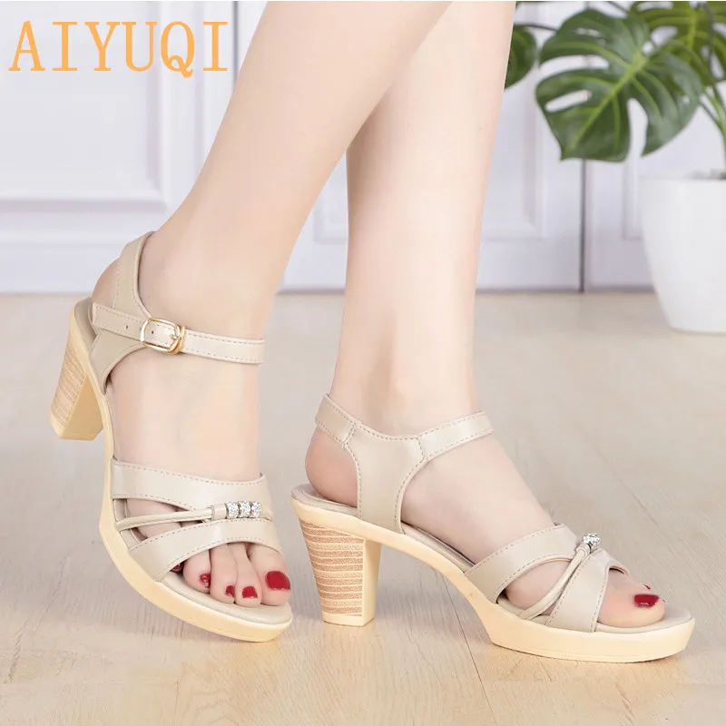 AIYUQI; Новинка года; модные летние элегантные женские босоножки; обувь с открытым носком, украшенная стразами; женская обувь из натуральной кожи в римском стиле
