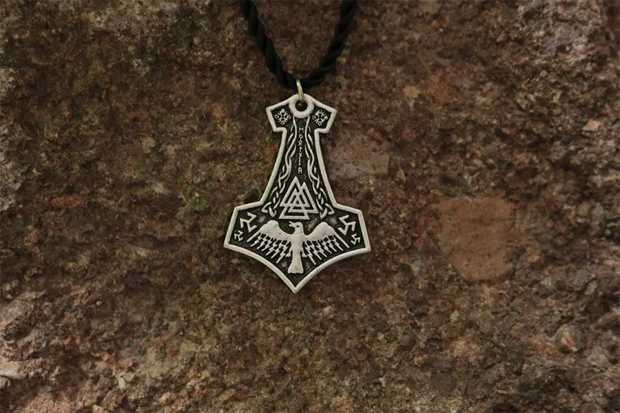 1 шт. оптовая продажа черная ворона ожерелье валькап символы подвеска молотка