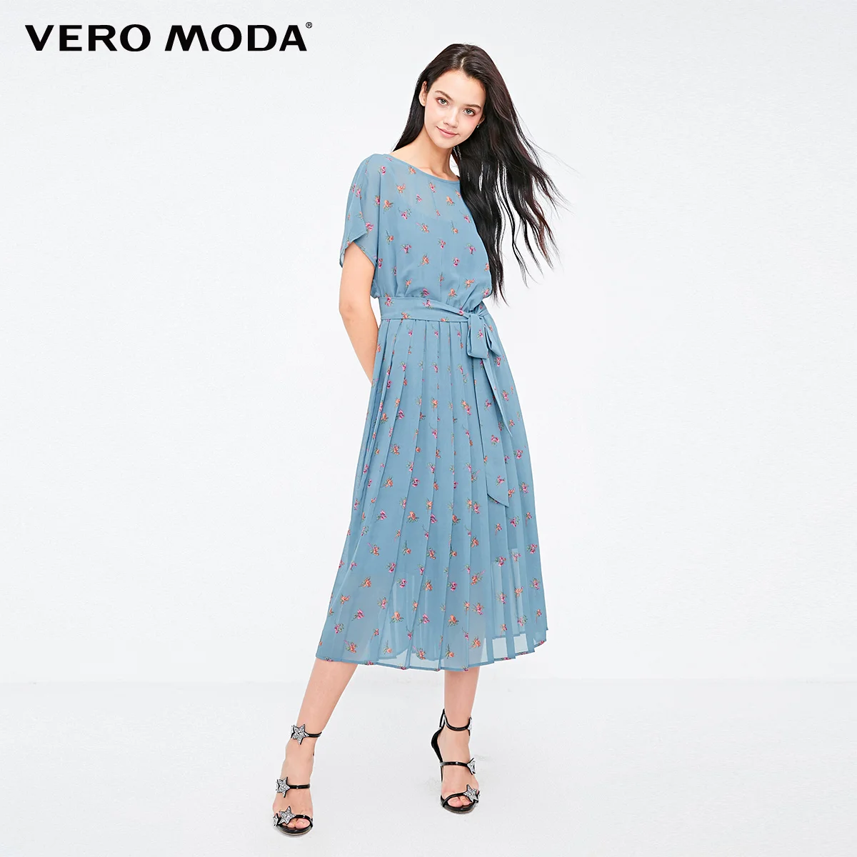 Brittany blue Плиссированное летнее пляжное платье с цветочным рисунком Vero Moda | 31837B507 - Цвет: Brittany blue