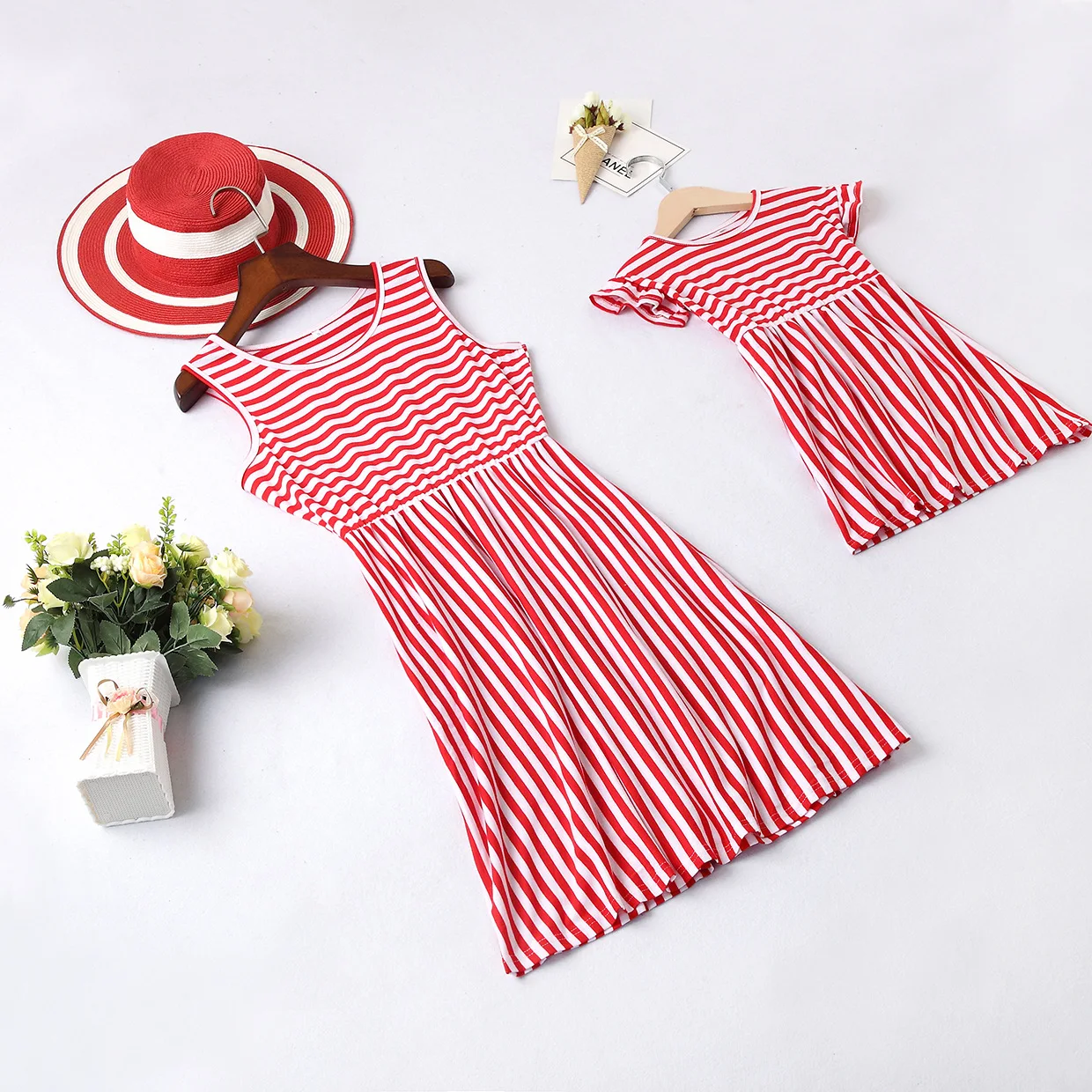 Семейные комплекты платья для мамы и дочки Одинаковая одежда в полоску платье с
