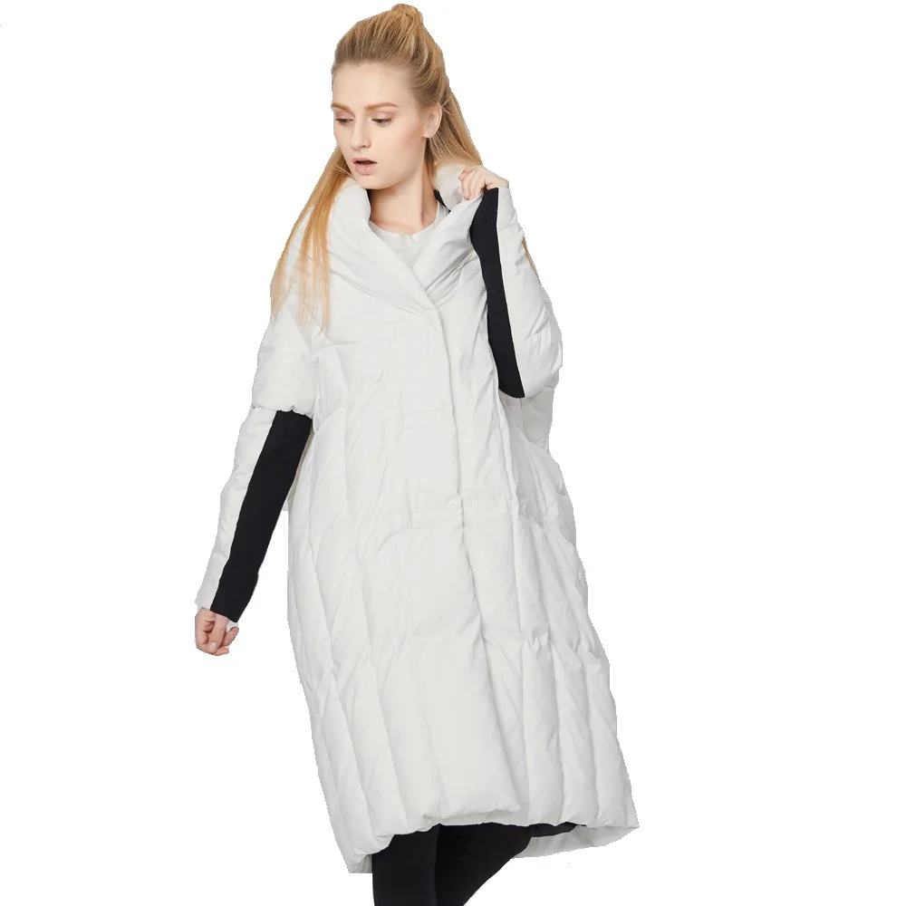 Женская длинная куртка на утином пуху белая свободная парка с накидкой брендовый