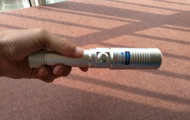 960 Super Powerful 450nm Blue Laser Pointer Pen Burning High Power with Charger glasses Metal Box |