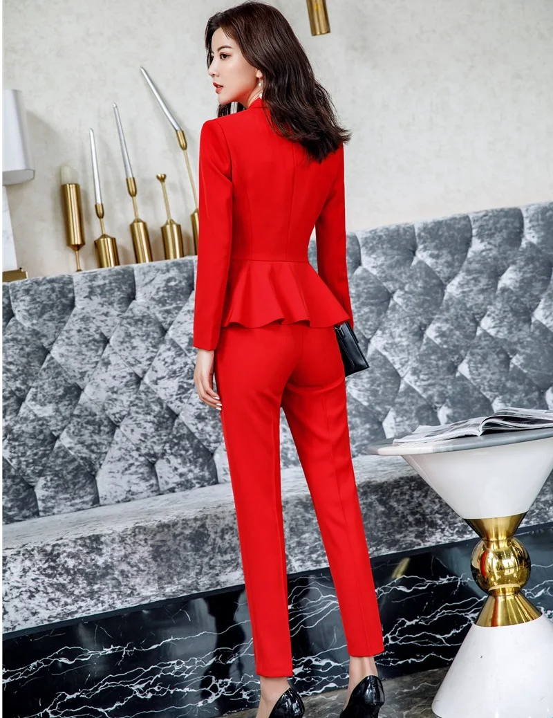 Элегантные темно бордовые деловые костюмы дизайнерские брючные с жакетом и