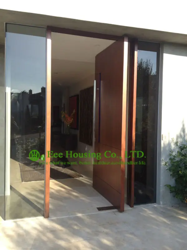 Входные входные двери для экономии места на продажу деревянные в квартире |