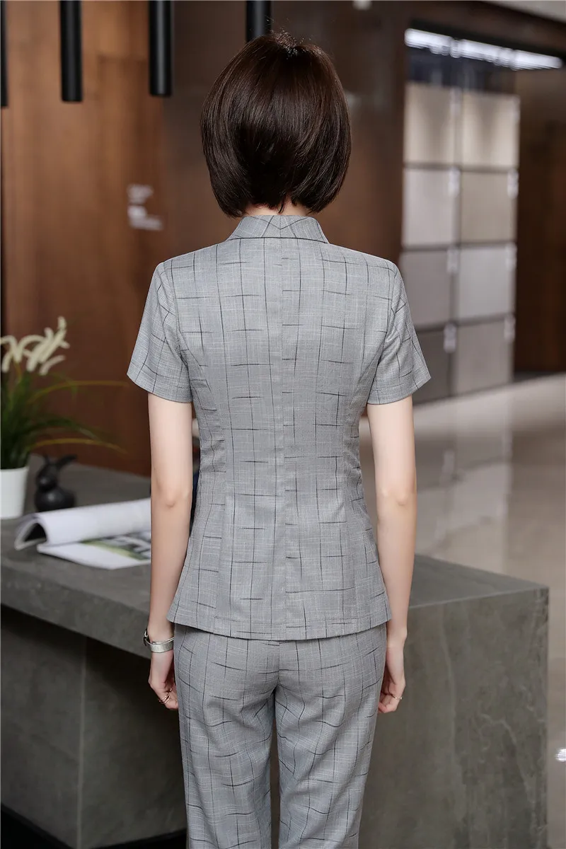 Формальные профессиональные брючные костюмы женские деловые со штанами и