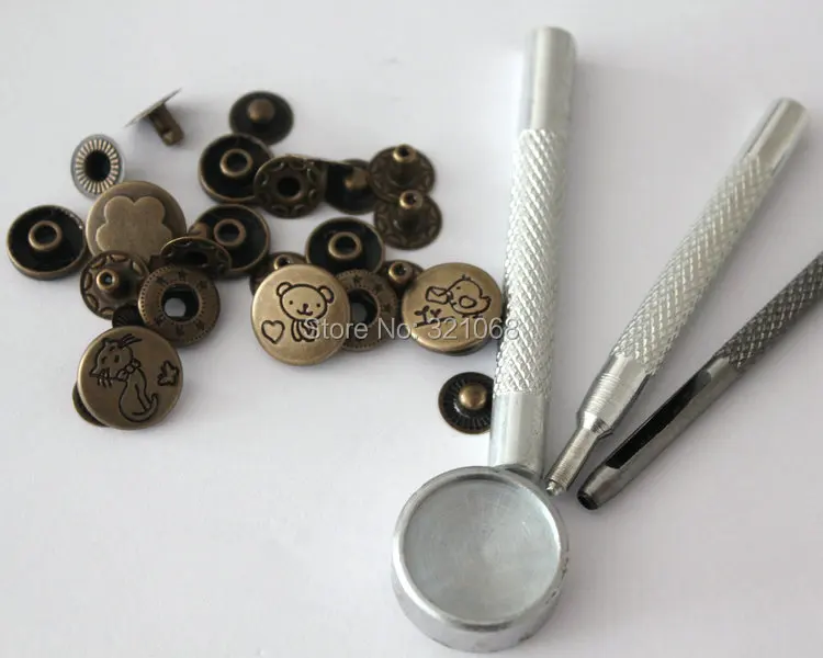 

100 sets / lot 4 design metal snaps the purse buckle 633 vintage pattern metal hidden-interlocking + a set of buttons tools