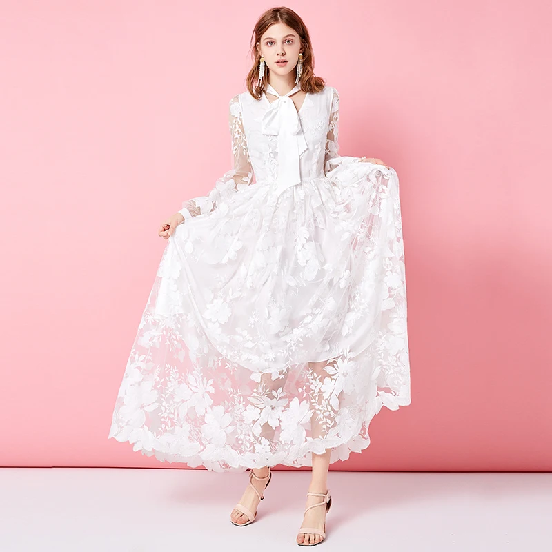 Женское кружевное платье ARTKA длинное белое с треугольным вырезом LA10895C на весну