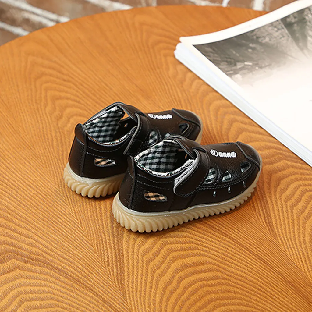 Пляжные сандалии для маленьких мальчиков; кроссовки для детей; zapatillas bebe deportiva; повседневные тонкие туфли с надписью; tenis infantil