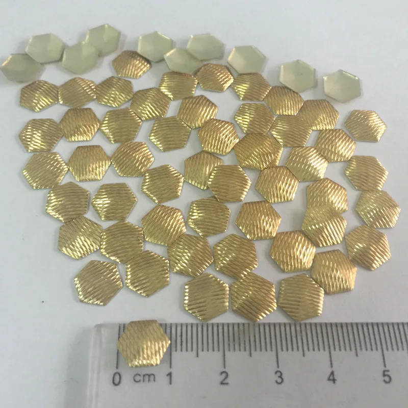 300pcs/lot 10mm Gold Metal Cutting Nailheads Hexagonal/Football Shaped HotFix FlatBack With Glue Heat Transfer Use For Garment | Дом и сад