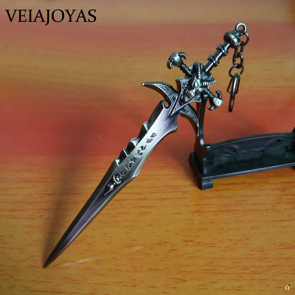 

Hot Game Frostmourne Sword Keychain Lich King Arthas Weapon Pendant 15cm Cosplay Sword Weapon Alloy Key Chains for Car llaveros