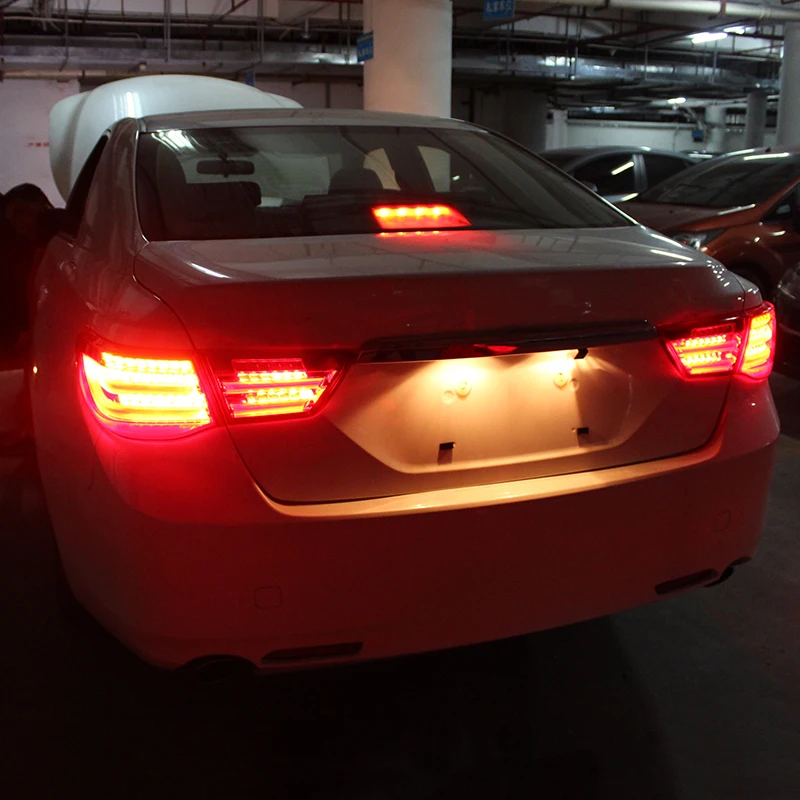 Taillight Assembly for Toyota Reiz Mark X LED running light brake turn signal |