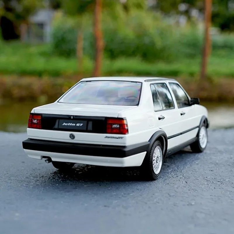 Классический Volkswagen Jetta оригинальная передовая коллекция model1: 18 литая