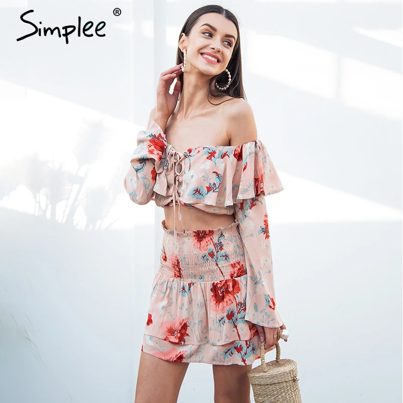 Летнее женское короткое платье Simplee из двух частей с рюшами открытыми плечами
