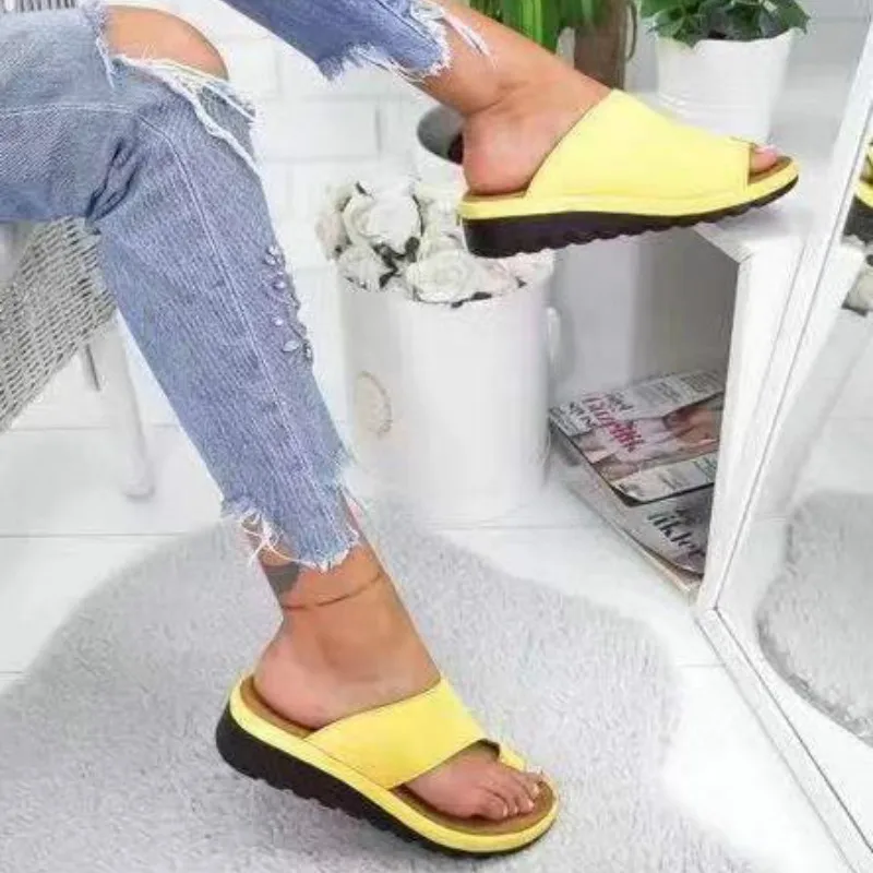 Лидер продаж новые женские уличные сандалии модные босоножки на танкетке