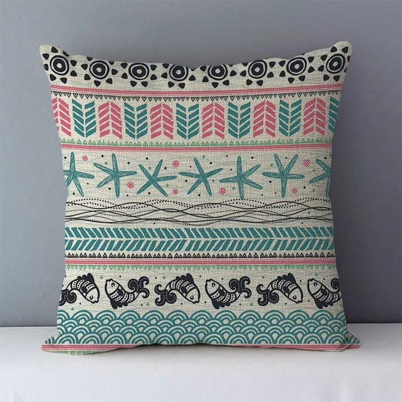 Уютная диванная подушка в европейском ретро стиле с геометрическим принтом