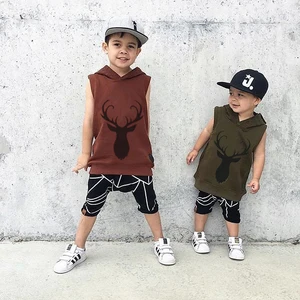 Одежда для маленьких мальчиков Lucky, 2 цвета, зеленый + коричневый, без рукавов, однотонный комбинезон с капюшоном и принтом с героями мультфильмов, комплект одежды, свитер