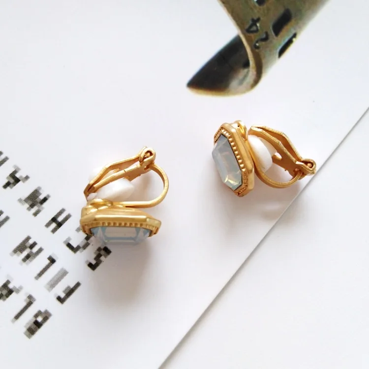 Clip Earrings White Белые квадратные винтажные не Сережки для пирсинга мульти геометрические элегантные серьги-клипсы дешевые ювелирные изделия - Окраска металла: Clip Earrings White