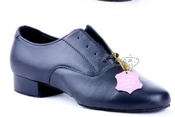 Бесплатная доставка новинка 2017 черные мягкие мужские туфли для