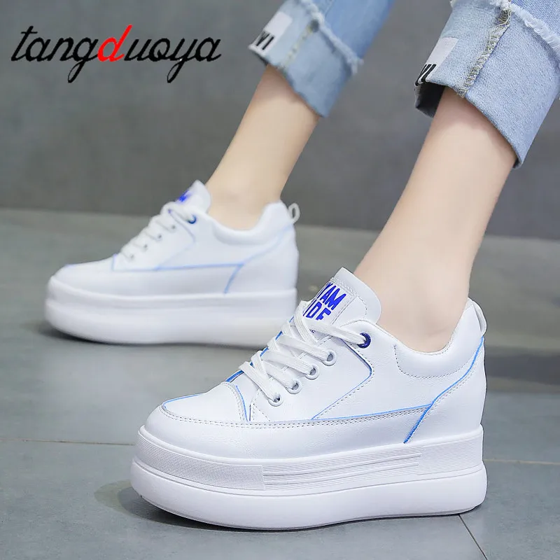Модные кроссовки на платформе Новинка Осенняя женская обувь для женщин отдыха