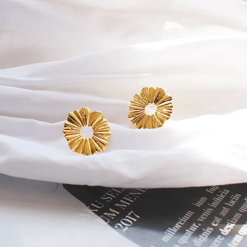 Carvejewl Korean design small edgy round stud earrings for women jewelry simple irregular geometric student teen folded earring | Украшения