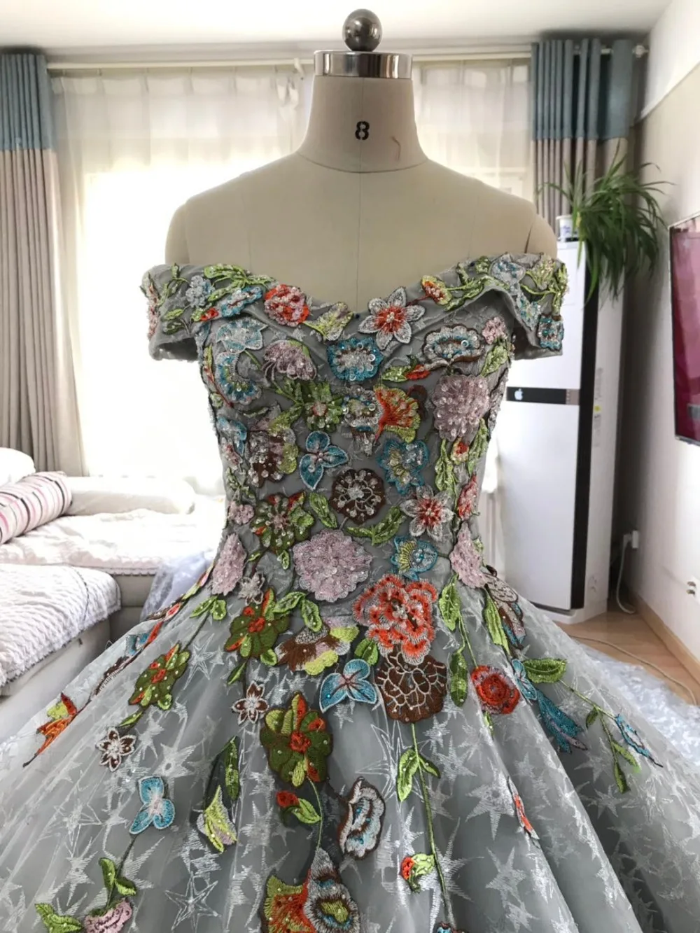 

Real Photo 2017 Gray High Quality Luxury Lace Applique Wedding Dress Vintage Cathedral Train Ball Gown Bridal Gowns with Shawl