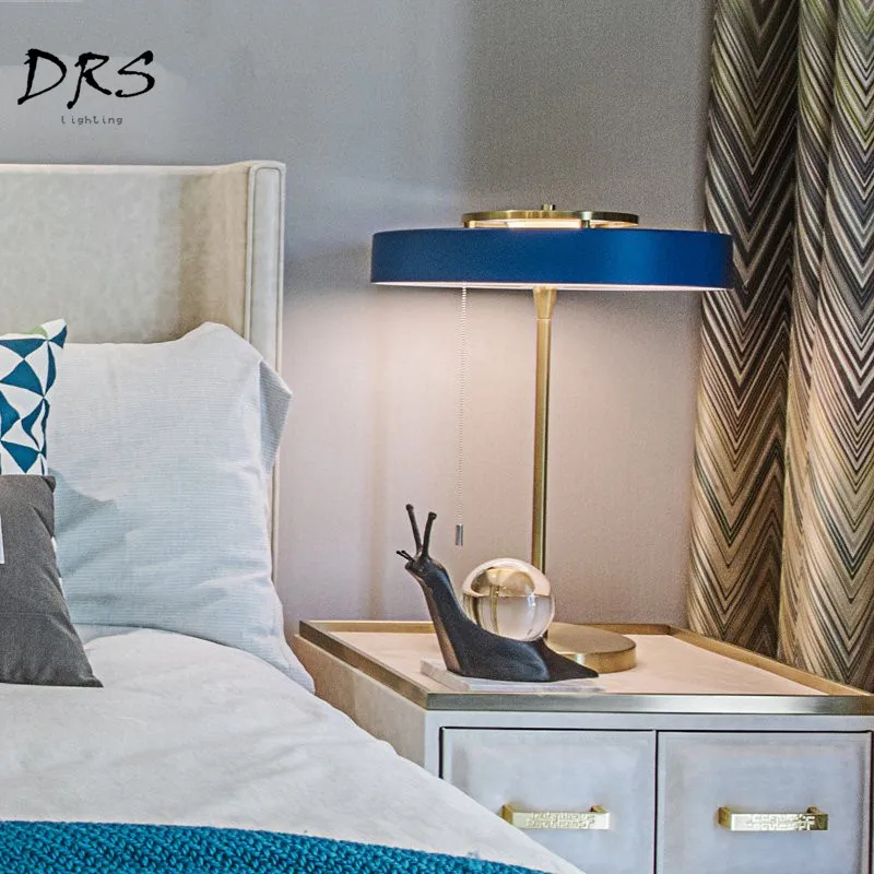 Постмодерн настольная лампа Скандинавская прикроватная для спальни современный