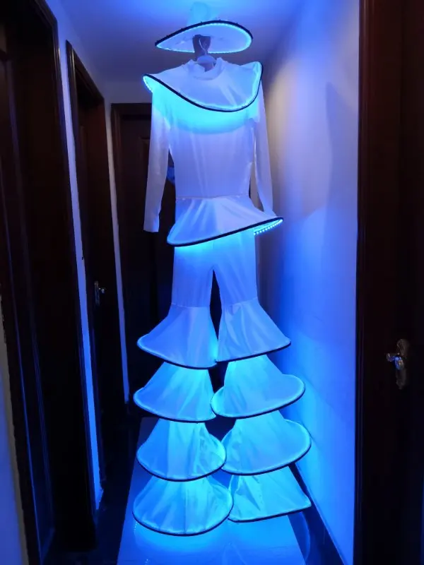 Ходунки мужские белые светодиодные платья костюм женщин LED робот сценическое