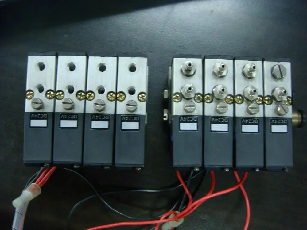 

[SA] Positive! Japan Koganei solenoid valve KOGANEI 030-4E1-83 disassemble parts into a new 9! --3PCS/LOT