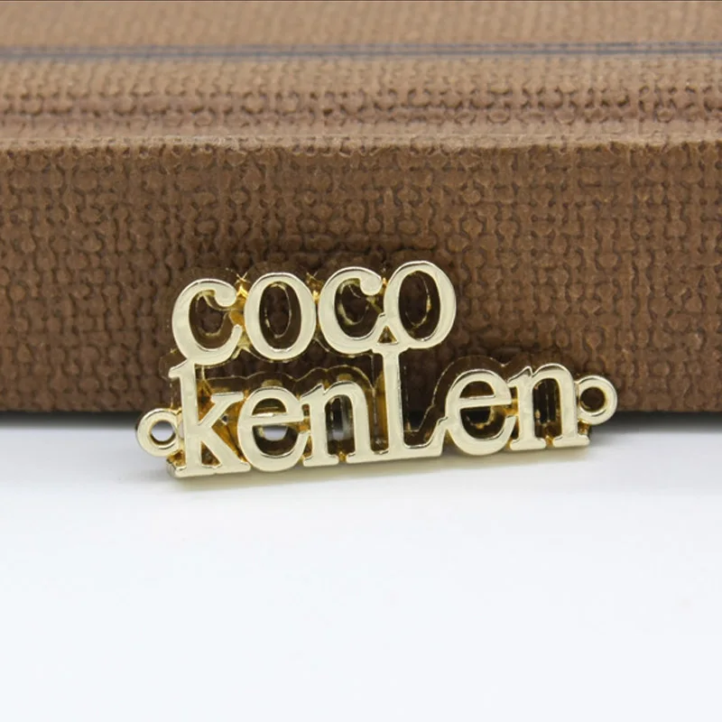 Пользовательские высококачественные модные этикетки с тиснением из сплава для