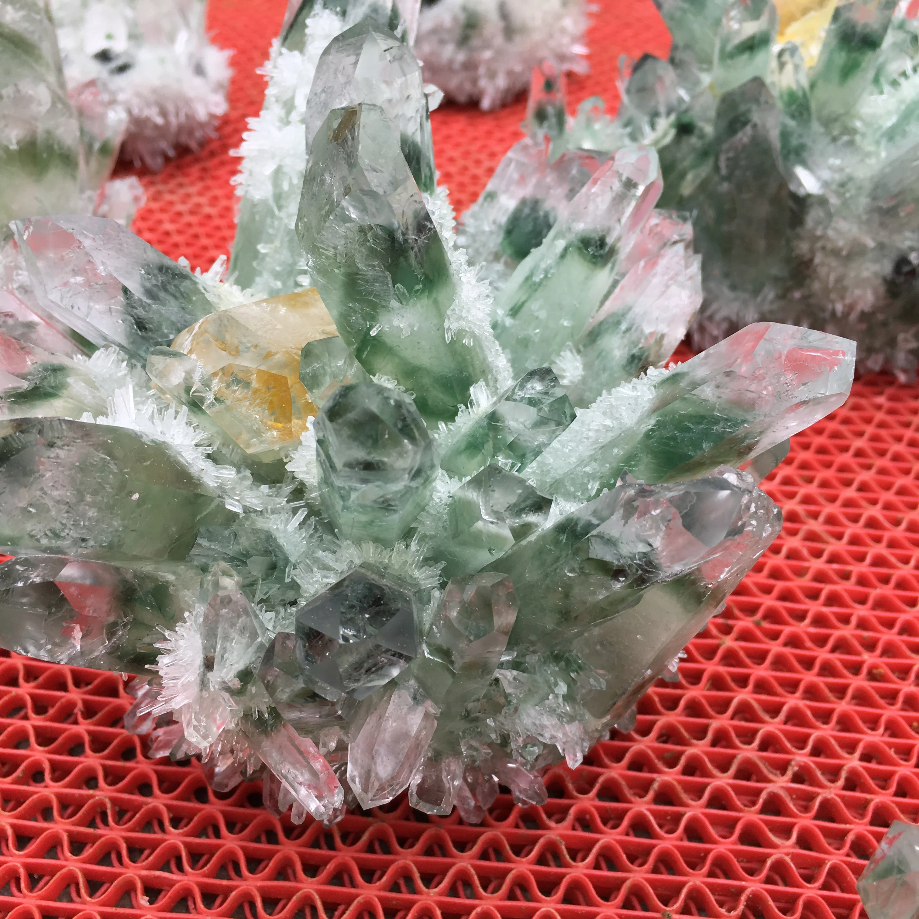 Натуральный зеленый Ghost Phantom Quartz кристалл кластера целебный образец