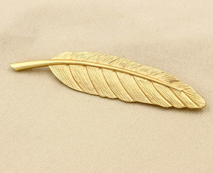 

MISANANRYNE Vintage gold Color leaf brooches New design Europe style long leaf brooch women lady unique jewelry