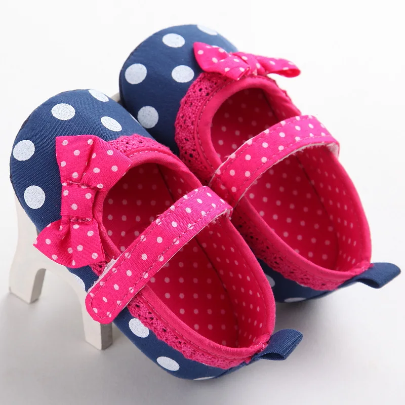 Детская обувь Обувь для маленьких девочек в горошек Детские кроссовки с мягкой