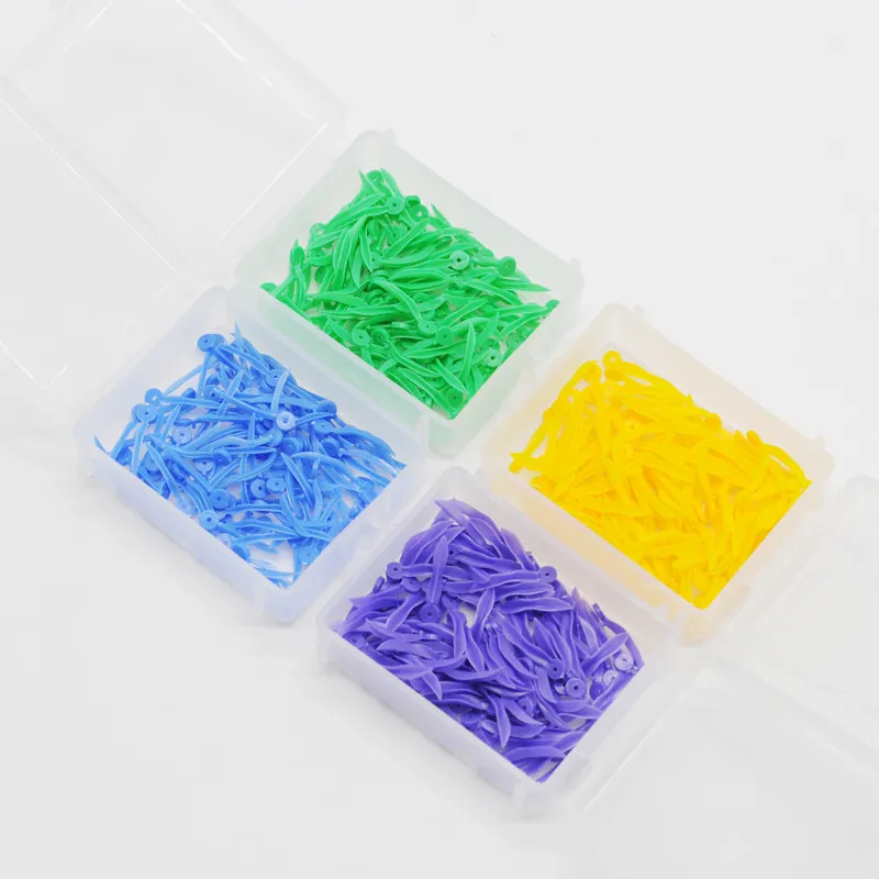 Стоматологический одноразовый пластиковый клиновидный с отверстием 4 размера