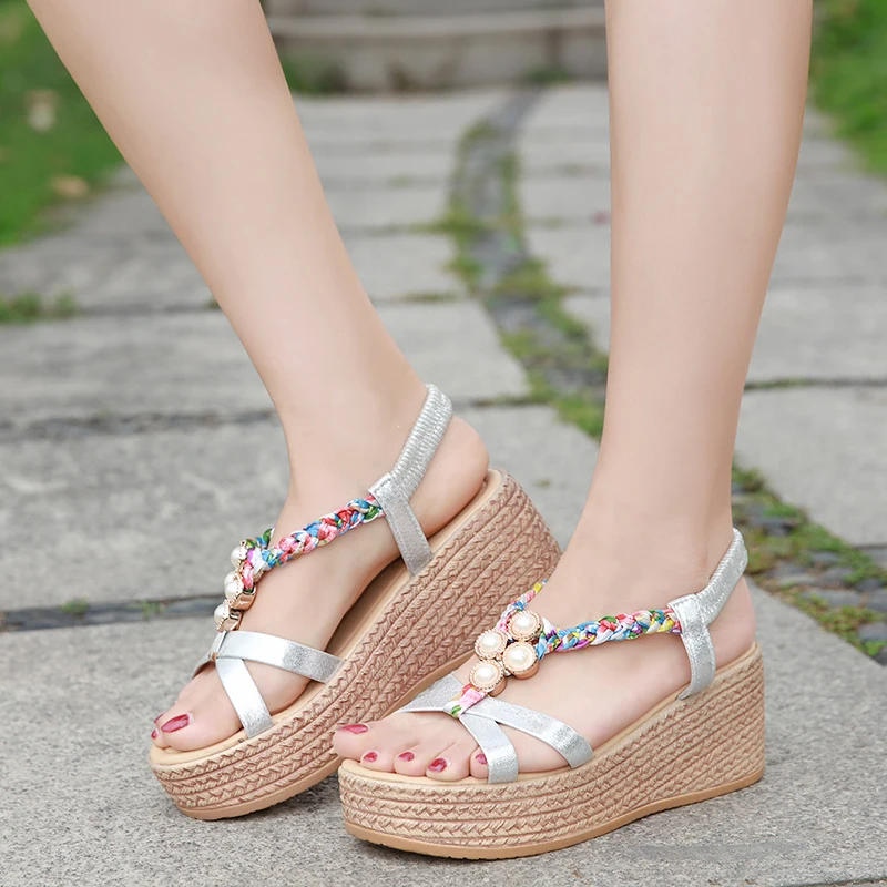 Женские босоножки на танкетке высоком каблуке с жемчугом лето 2019 | Обувь