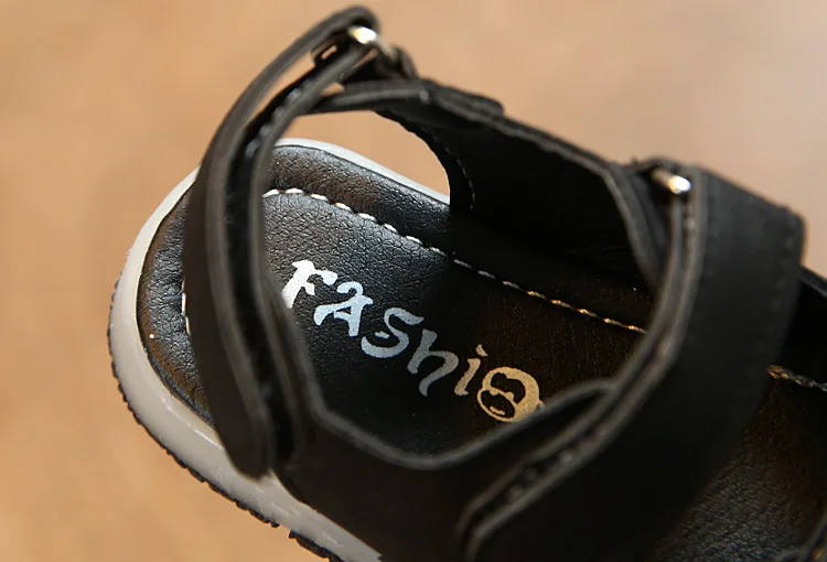 Новая светильник детские сандалии мальчики девочки модные легкие светящаяся