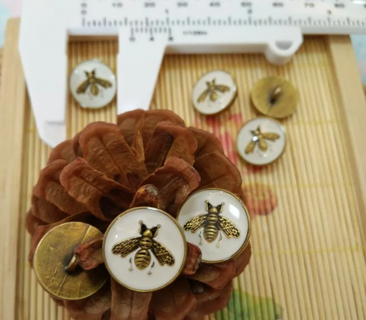 NO3 size 14mm white Оптом 10 штук New bee металлические бронзового капельного масла, пиджак, рубашка, свитер пуговицы пальто кнопка 1,4 см 14 мм - Цвет: NO3 size 14mm white