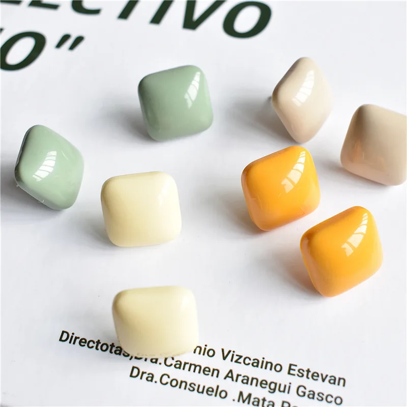 Геометрические акриловые серьги-гвоздики EM042 корейские серьги Makaron для женщин