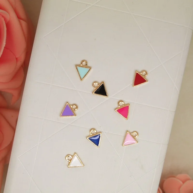 50 шт./лот 8*10 мм треугольный кулон эмалевый Шарм DIY Аксессуары для ожерелья браслета украшения одежды Ювелирные изделия телефон