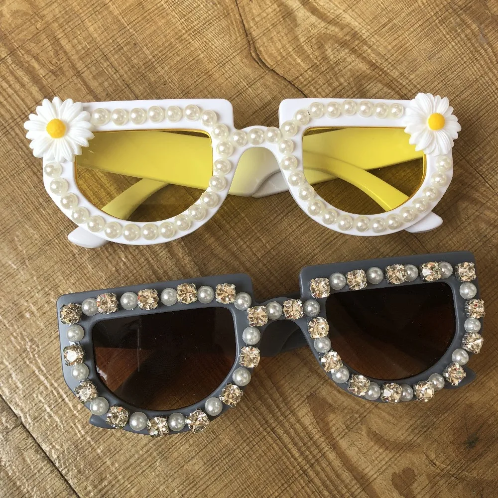 

2019 New Design Luxury Women Diamond Sunglasses Round Brand Shades Female Eyeglasses UV400 Pearl Vintage Eyewear Men Sunglasses