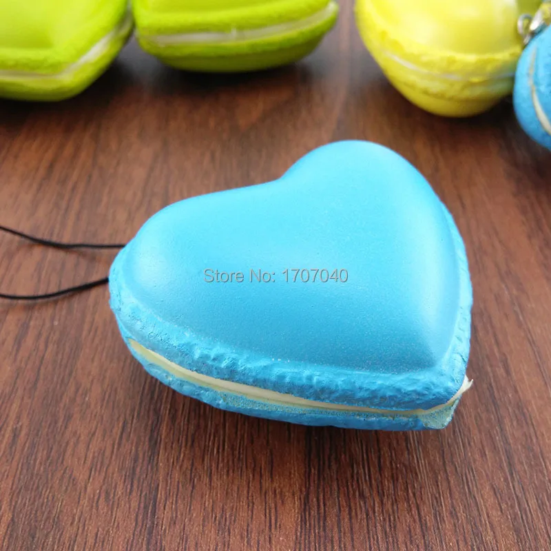 

Frech Heart Squishy Macaroon Soft Bread Food Model Toys Collectibles