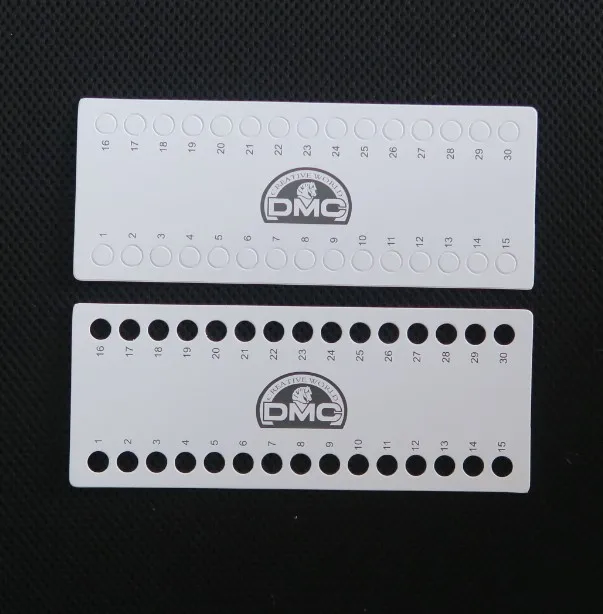 Органайзер для ниток с отверстиями 01-120 30 шт