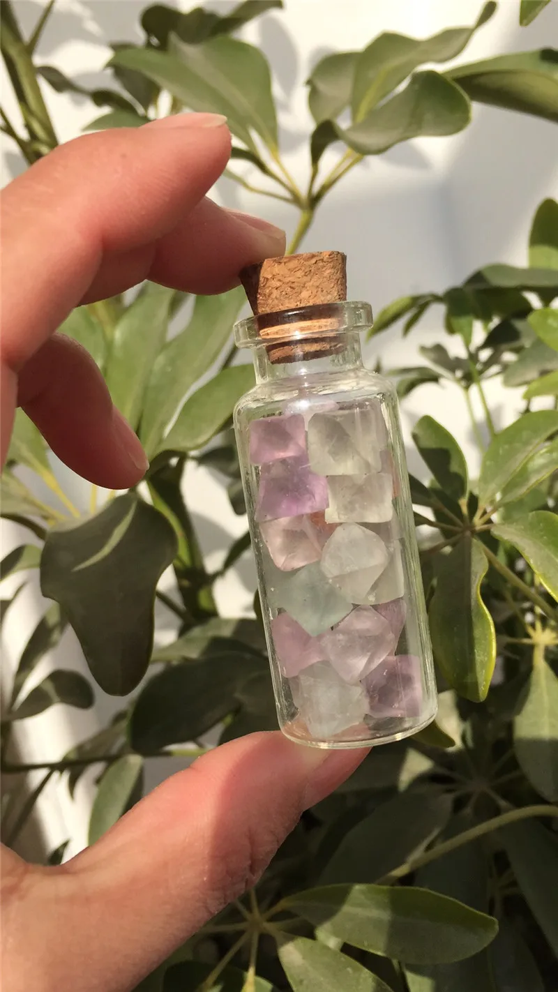 Маленький милый драгоценный камень 100% натуральный Радужный флюорит октаэдр