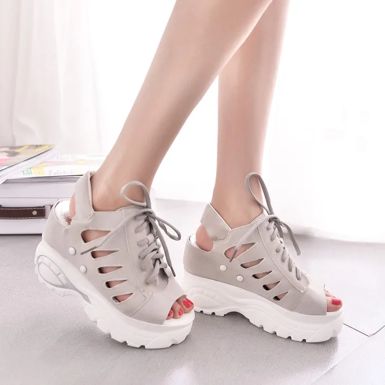 Женские летние сандалии на каблуке 10 см сетчатые танкетке с перфорацией женские