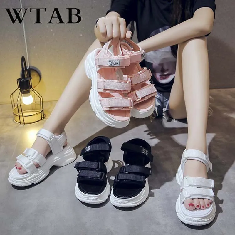 Женские сандалии на высокой платформе WTAB повседневные летние танкетке с крючком