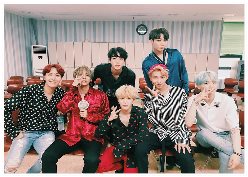 Kpop bangtan постер для мальчиков ясное изображение наклейки на стену украшение дома хорошее качество печать белая крафт-бумага домашний арт бренд - Цвет: Серебристый
