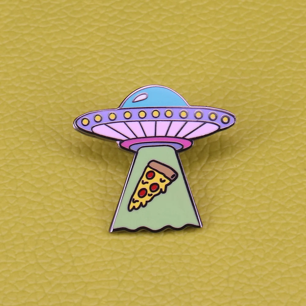 

UFO эмалированная булавка, Милая брошь в виде пиццы, космическая Вселенная, значок, наружный космический корабль, булавки, подарок любителю а...
